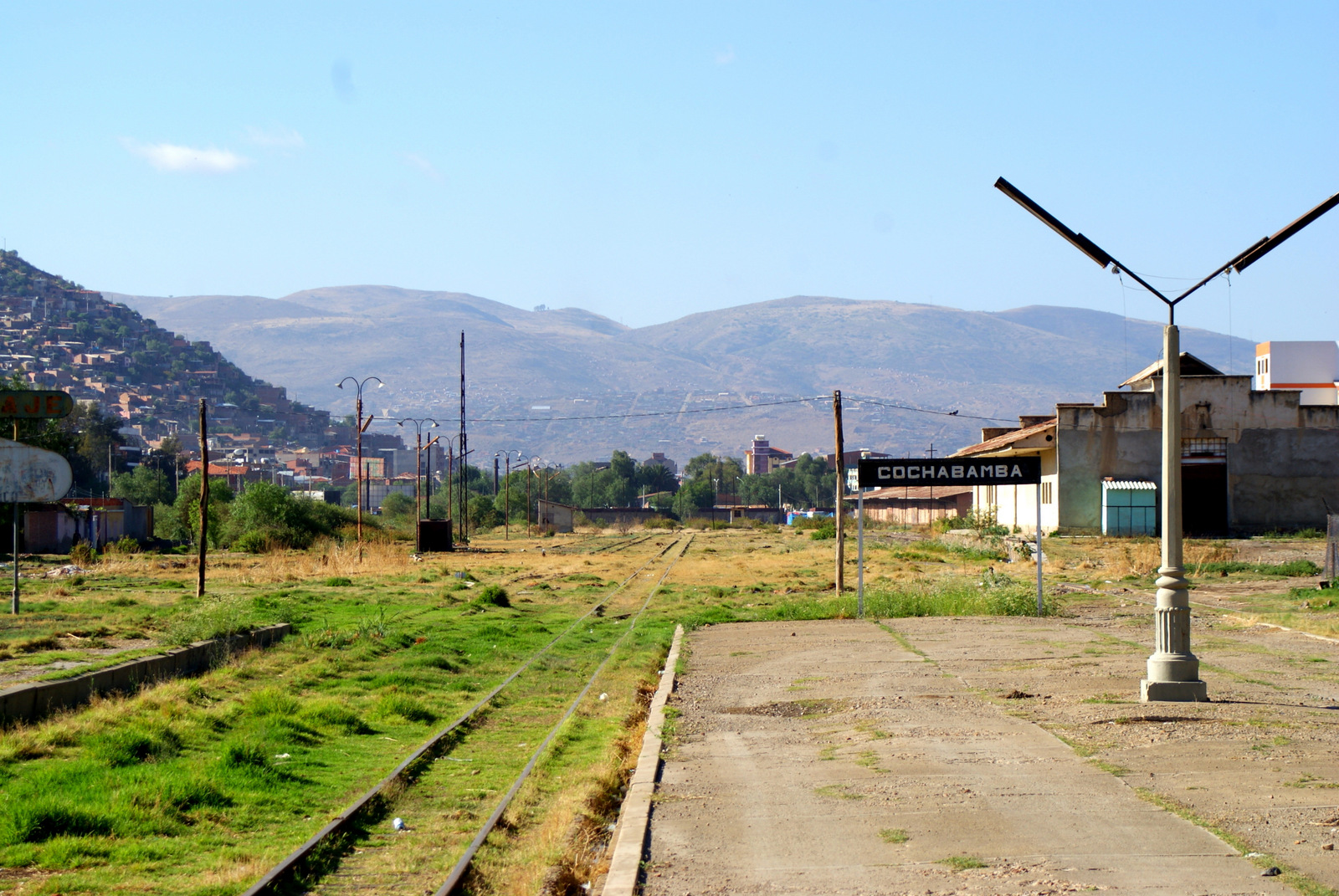 Do stolicy charango - dworzec w Cochabamba